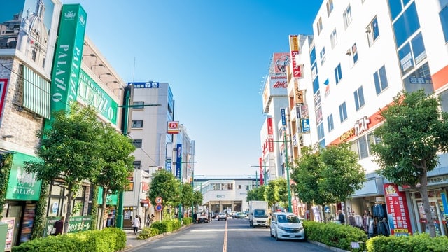 JR蕨駅前東口の商店街