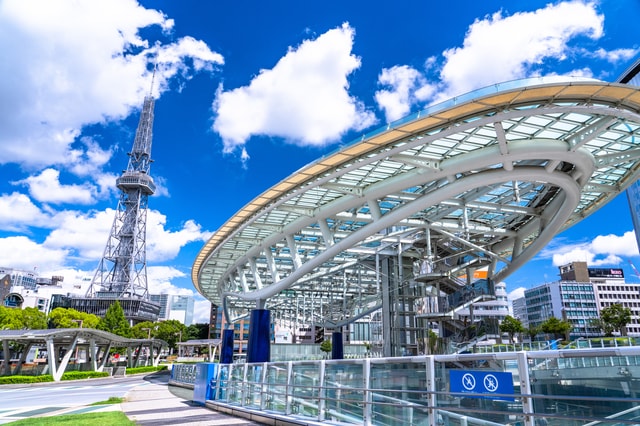 名古屋市の「水の宇宙船（オアシス２１）」が有名な、愛知県の地価は？（出所：PIXTA）