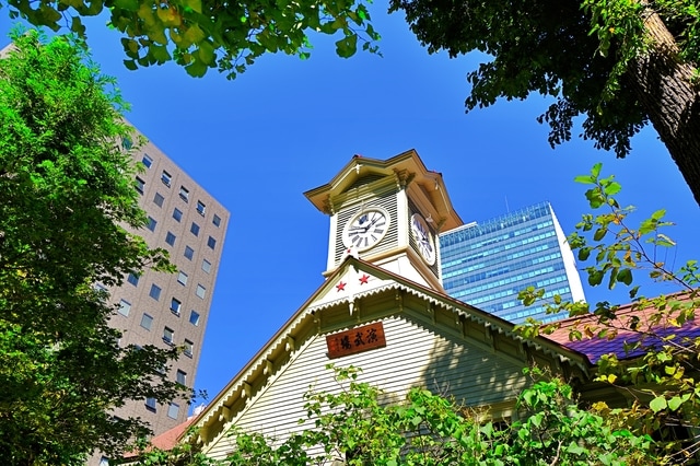 札幌市の「札幌市時計台(旧札幌農学校演武場)」が有名な、北海道の地価は?(出所:PIXTA)