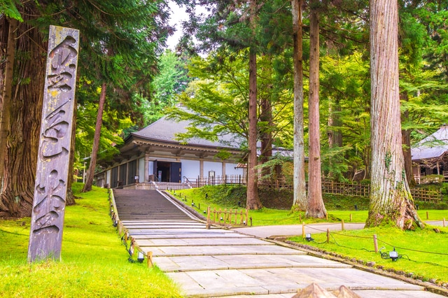 平泉町の「中尊寺金色堂」が有名な、岩手県の地価は？（出所：PIXTA）
