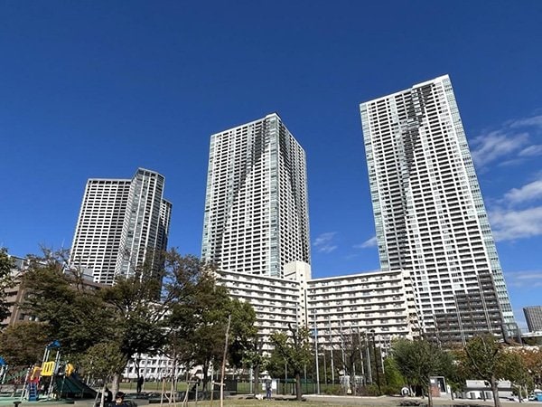 「THE TOYOMI TOWER MARINE&SKY（ザ 豊海タワー マリン＆スカイ）」の近隣にある「THE TOKYO TOWERS」の外観（公式ホームページ から）