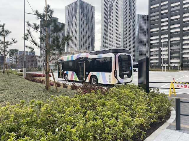 「HARUMI　FLAG（晴海フラッグ5丁目ターミナル）」にとまる東京BRT