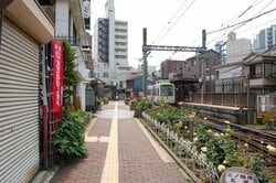 下町の風情が残る三ノ輪の町並み（出典：PIXTA）