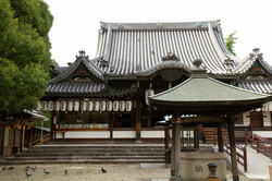 あびこ駅の西側にあるあびこ観音寺（出典：PIXTA）