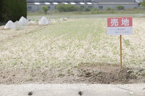 相続した土地を3年以内に売却することで税金の負担を抑えられる