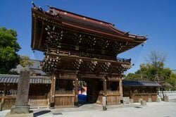 多くの参拝客が訪れる足立区の西新井大師（出典：PIXTA）