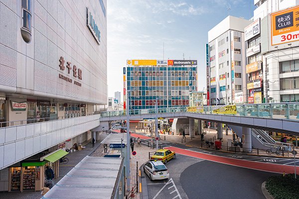 北千住駅前の風景（画像出典：PIXTA）