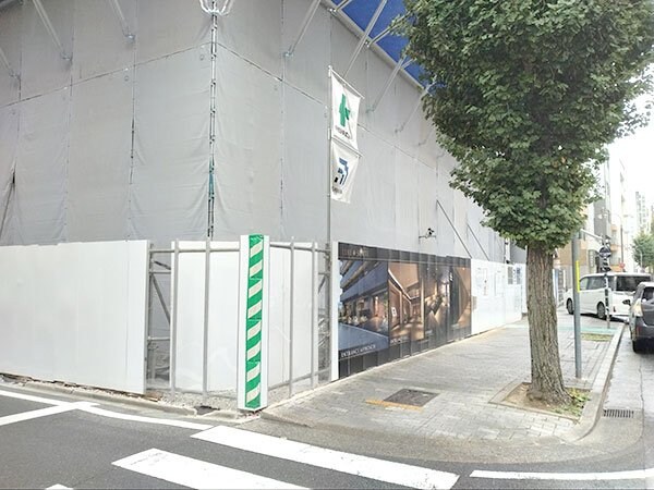 「プレサンス ジェネ上前津」現地、現地北西角。道路はメインの西側とやや狭めの北側道路に接している。（筆者撮影）