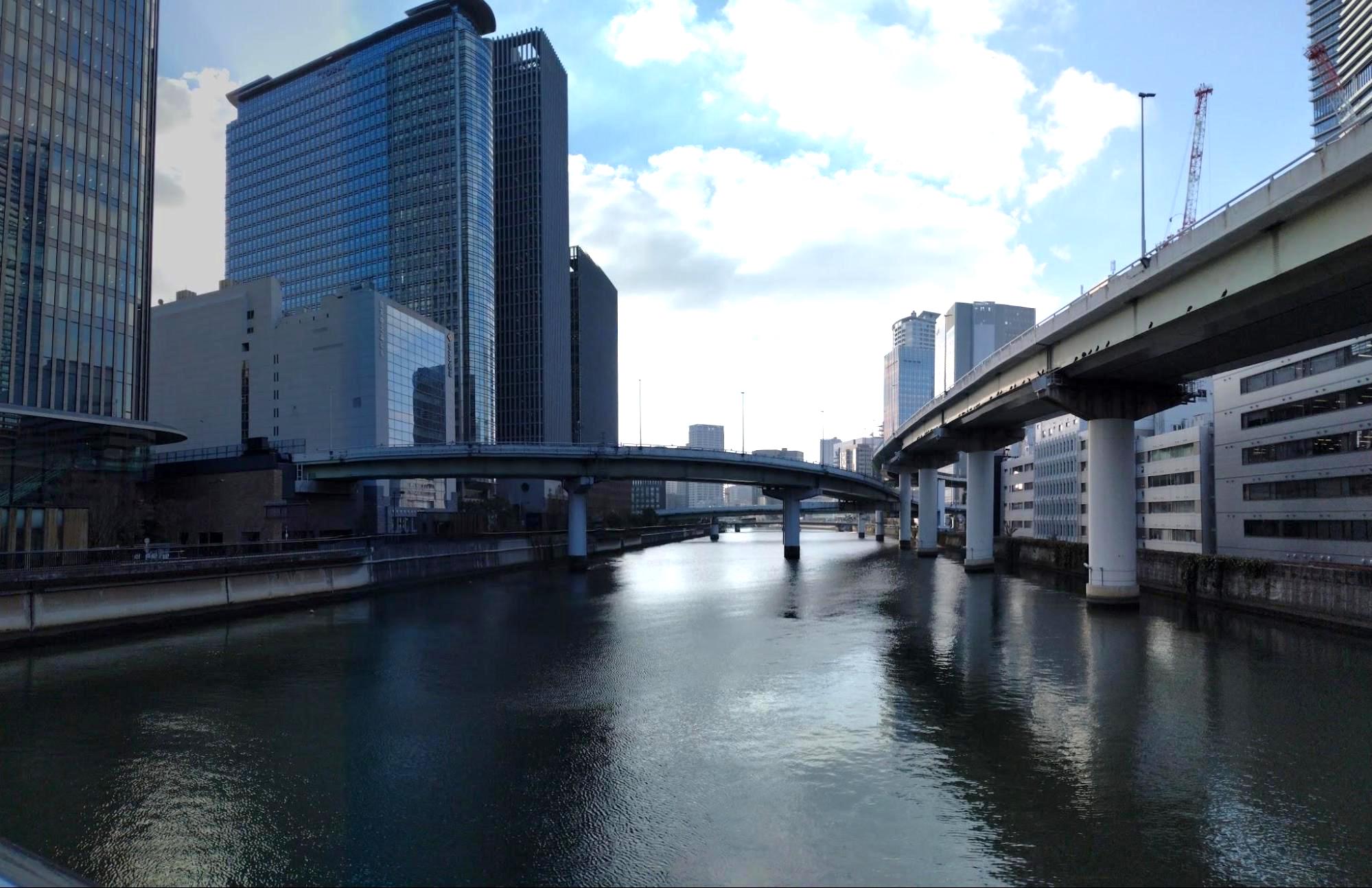 渡辺橋から堂島川。右が本マンション側（筆者撮影）