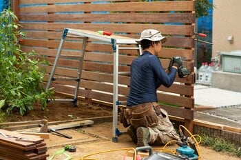 自然素材のフェンスが人気（出典：PIXTA）