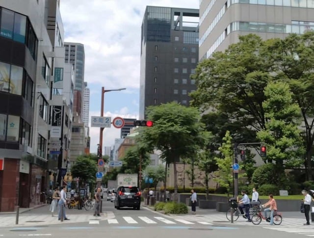 「ブランズタワー大阪本町」が建つ三休橋筋