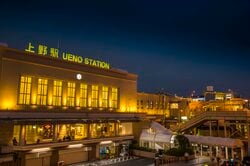 上野駅　夜景（出典：PIXTA）