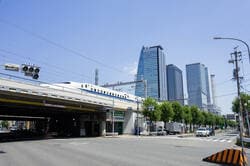 名古屋市中村区亀島交差点の風景 (出典：PIXTA)