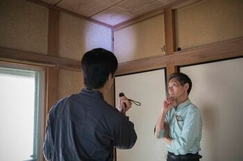 まずは、家を建てた業者に相談してみるといい（出典：PIXTA）