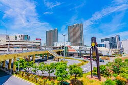 大阪　高槻駅前風景（出典：PIXTA）