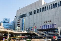 JR八王子駅　北口（出典：PIXTA）