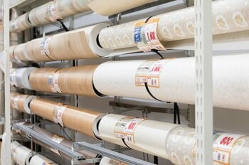 フローリングシートはホームセンターなどで購入できる（出典：PIXTA）