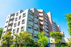 マンションの評価は、専門業者に依頼することが多い（出所：PIXTA）