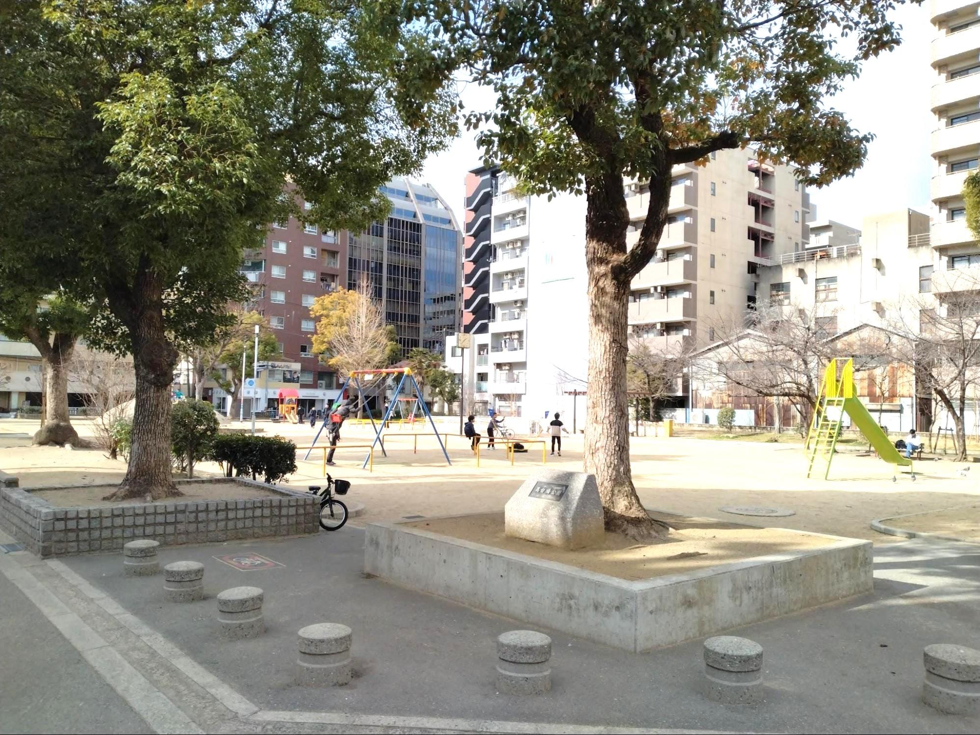 「シエリアタワー大阪堀江」現地から北東5分の高台橋公園（筆者撮影）