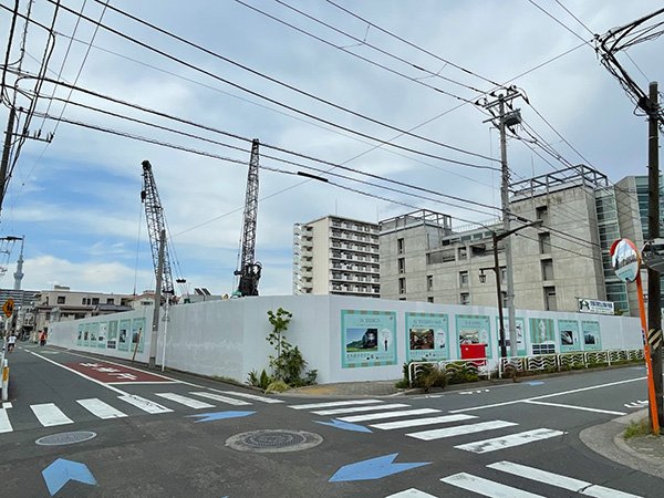 マンション敷地を南側から臨む