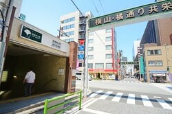 オフィスビルが立ち並ぶ東日本橋駅周辺（出典：PIXTA）