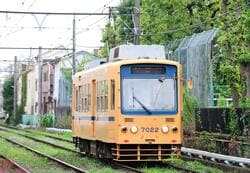 都電荒川線　荒川一中前　7000形　（出典：PIXTA）