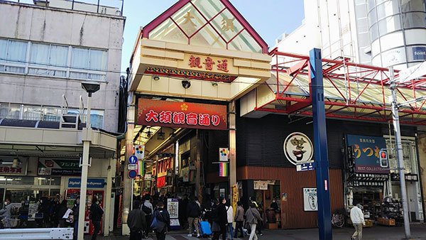 「プレサンス ジェネ上前津」から徒歩5分の大須商店街にある、8ストリートのひとつ、観音通り（筆者撮影）