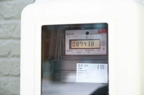 
電気メーターの回転スピードで在宅かどうか推察できることもある　出典：PIXTA
