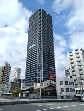 「シエリアタワー大阪堀江」現地南東から（筆者撮影）