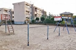 昭和のさびれてしまった団地にある公園