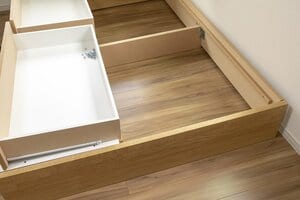 新品の家具は、しばらく引き出しを開けておく