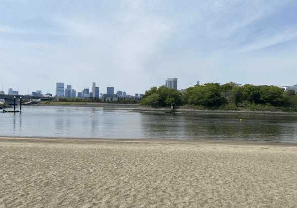 人工的につくられた砂浜エリア「livedoor URBAN SPORTS PARK（有明アーバンスポーツパーク）」