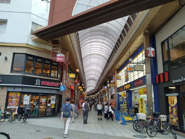 十三駅前商店街の様子