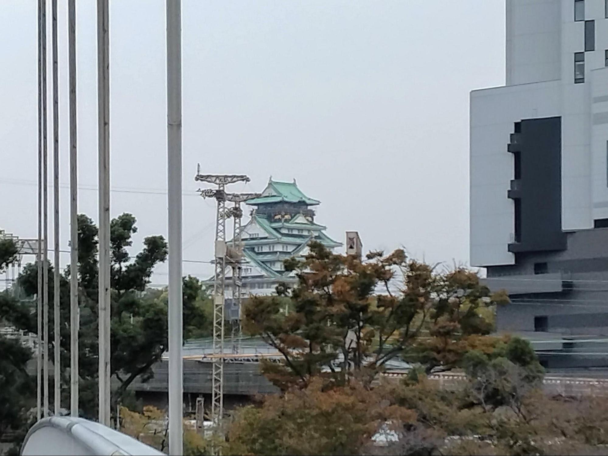 川崎橋からの大阪城天守（筆者撮影）