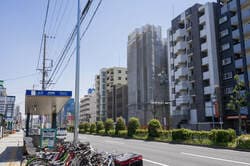 妙音通駅前の風景（出典：PIXTA）