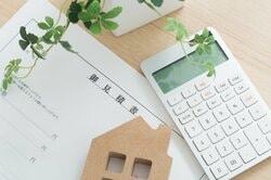 リノベの見積書は分かりにくい…？（出典：PIXTA）