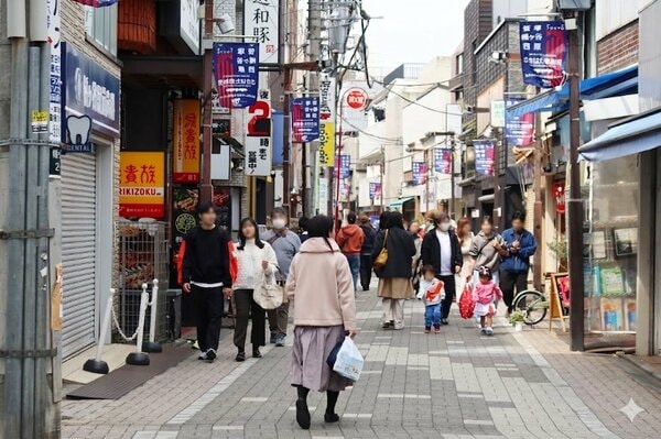 初台の商店街