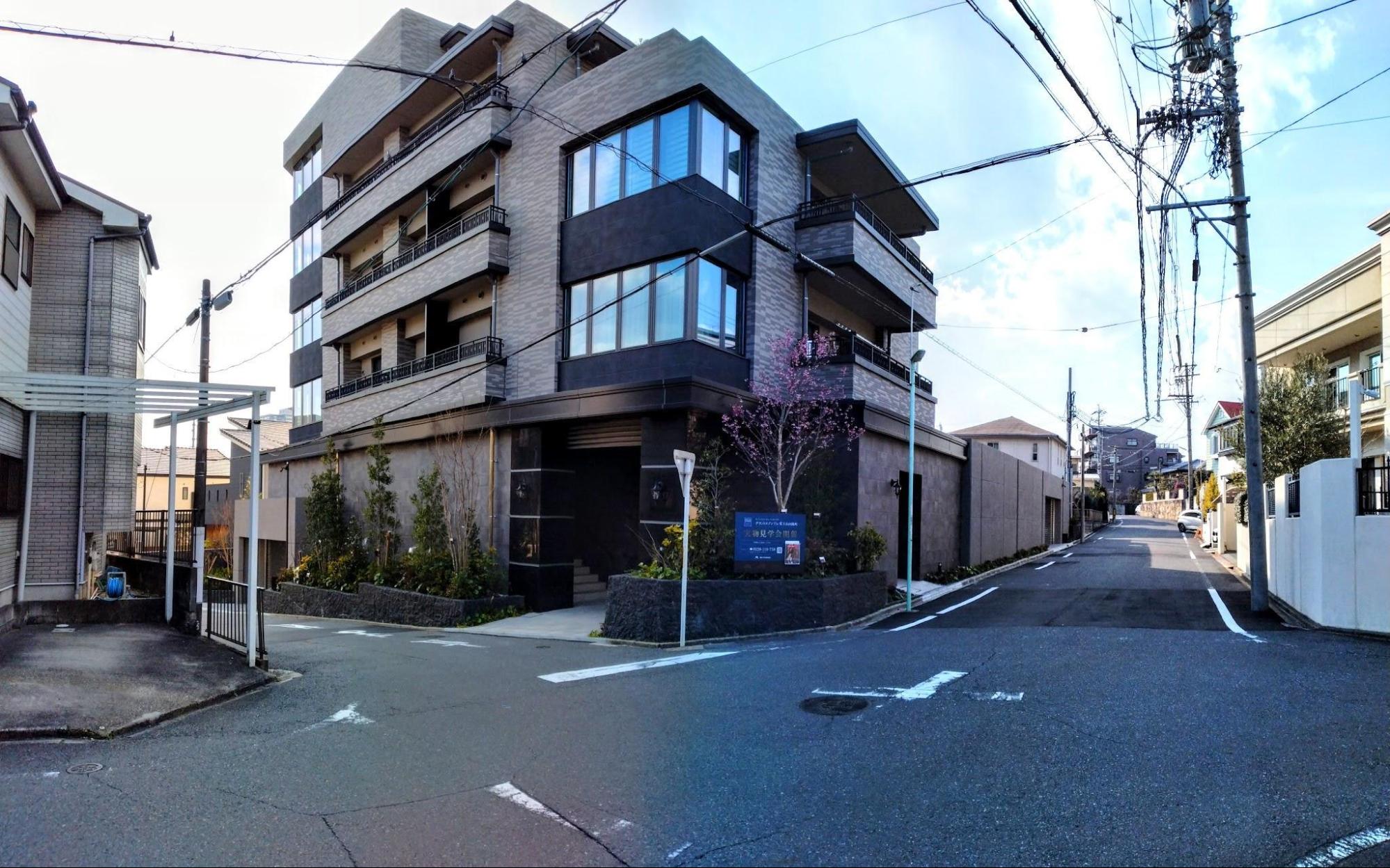 「グランドメゾンThe覚王山向陽町」現地東側から。2024年3月中旬の取材時点（筆者撮影）