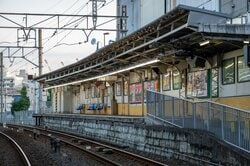 下町のローカル線として人々に愛されている東武亀戸線（出典：PIXTA）