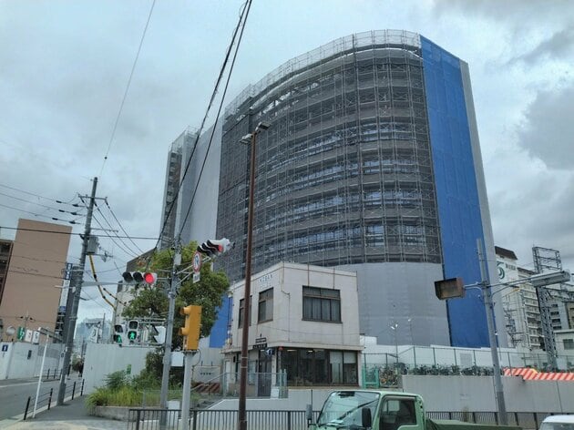 「ジオタワー大阪十三」現地西側の様子（筆者撮影）