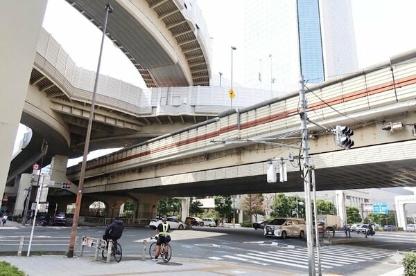 首都高速中央環状線と4号線が交差する初台エリア