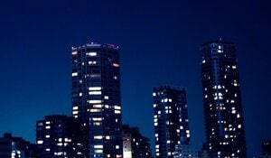 都会のマンション群（本文と関係ありません）