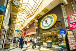 中野サンモール商店街は言わずと知れた中野区のランドマーク（出典：PIXTA）