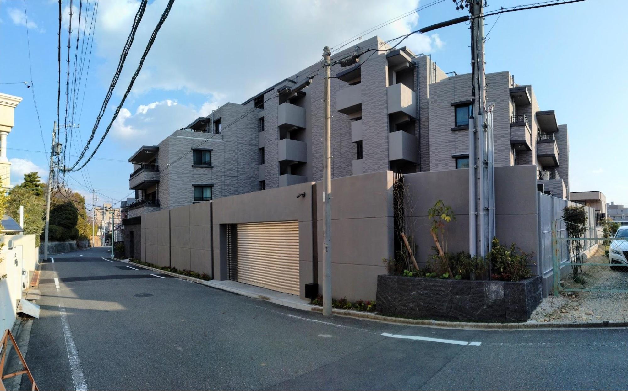 「グランドメゾンThe覚王山向陽町」現地現地、北側道路（筆者撮影）