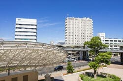 刈谷駅を駅前広場「みなくる広場」から望む（出典：PIXTA）