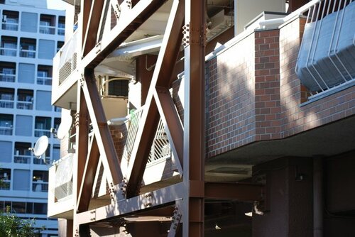 築年数が古いマンションは耐震性が低いのか
