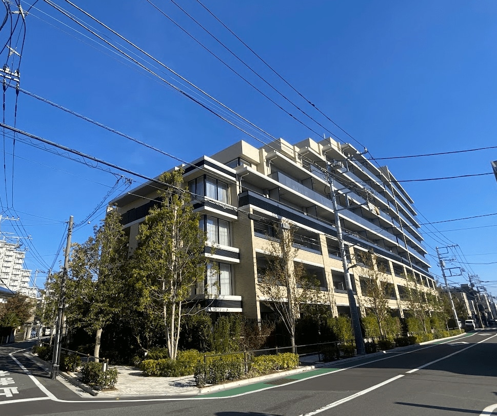 高級感のある外観の「パークホームズ上板橋」（撮影：筆者）