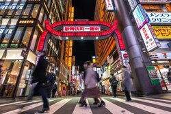 新宿区・歌舞伎町（出典：PIXTA）