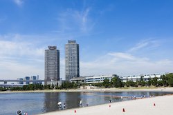 「Brillia Tower 有明 MID CROSS」の最寄り駅、お台場海浜公園（出典：PIXTA）