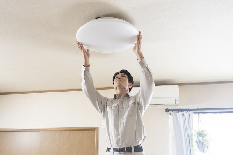 照明器具リフォームの費用相場、工期の目安は? 注意すべきポイントやリフォーム業者の選び方も解説!
